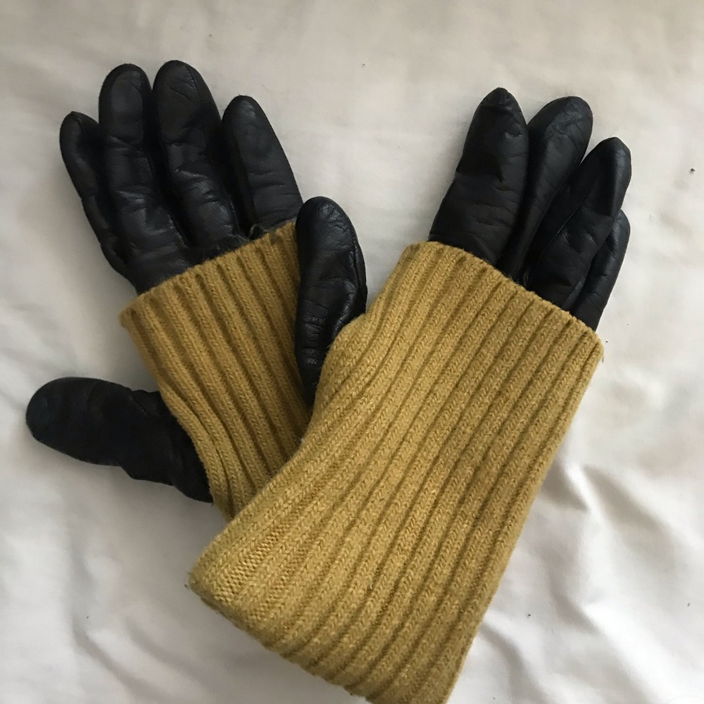 Leather gloves with yellow knit trim